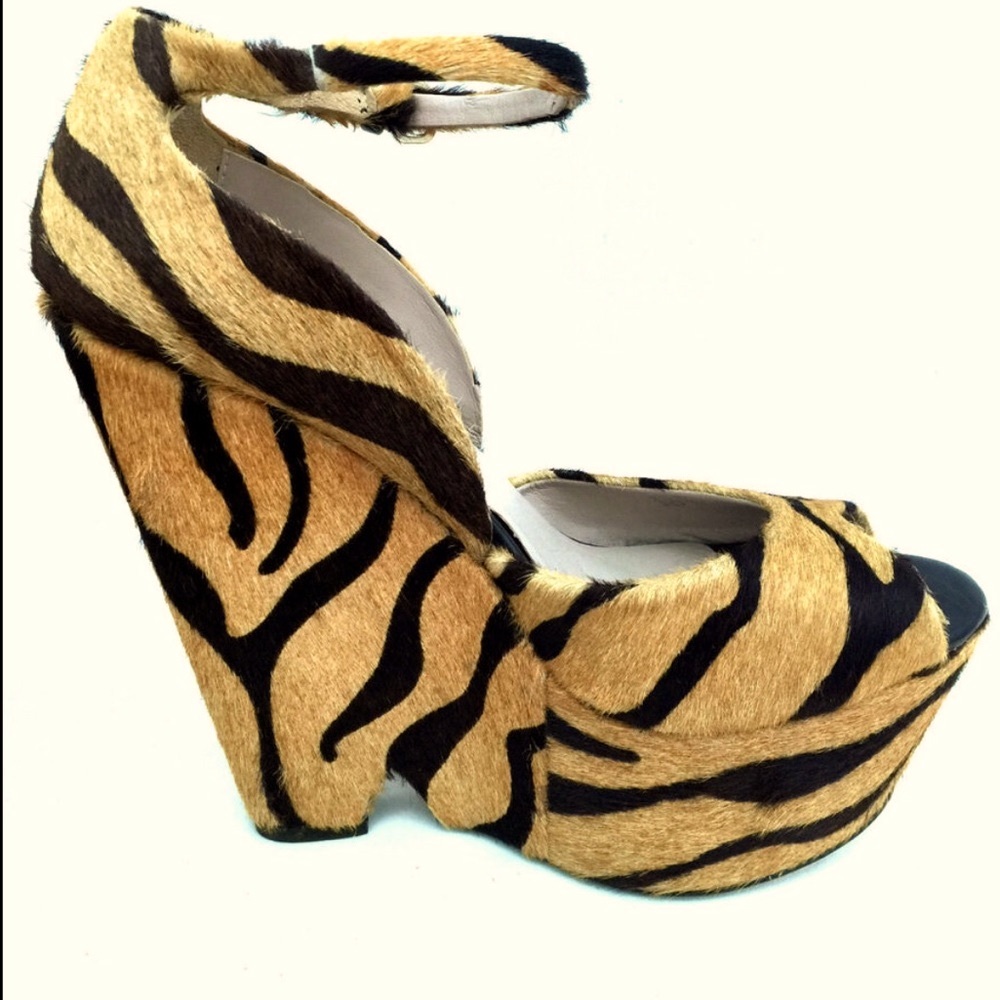 ZARA Tiger Wedge Platform Sandals – EU 37 (US 7) – Leather – Statement